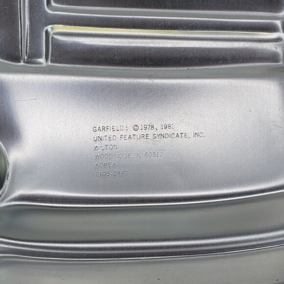 Vintage 1978 1981 Wilton Garfield Cat Slice Birthday Cake Candle Pan 2105-2447 - Picture 4 of 9